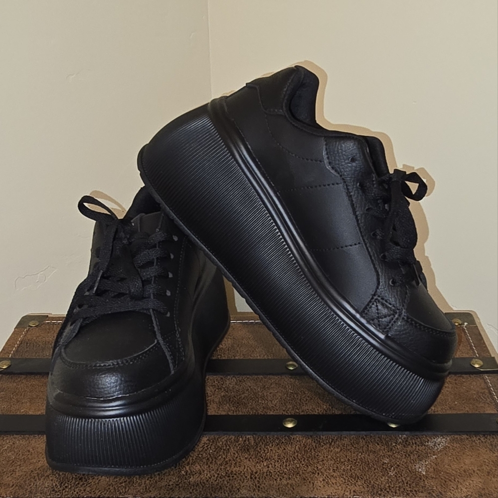 Sleek Black Platform Sneakers for Women